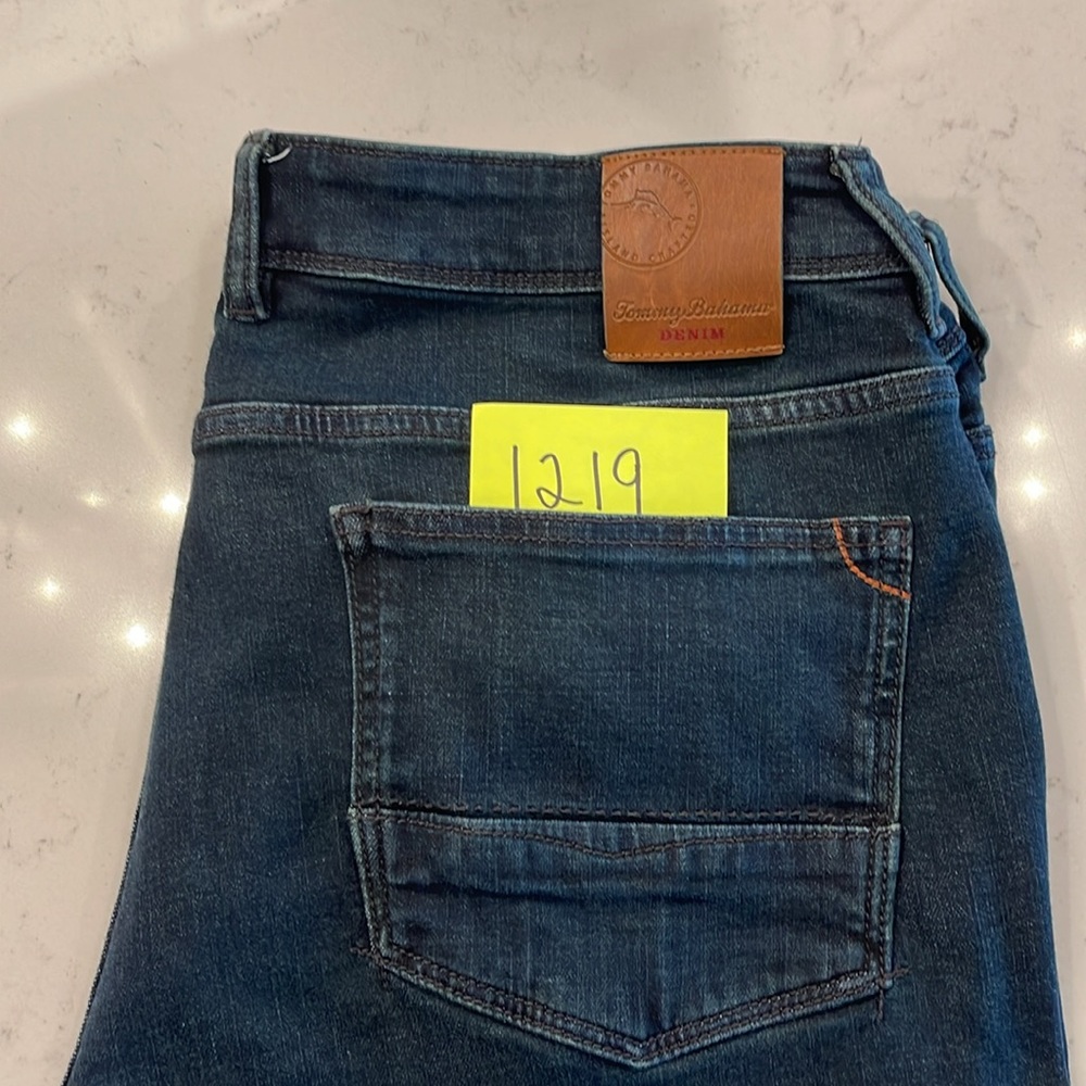 Men’s 36/34 Tommy Bahama relaxed fit jeans - Picture 3 of 6